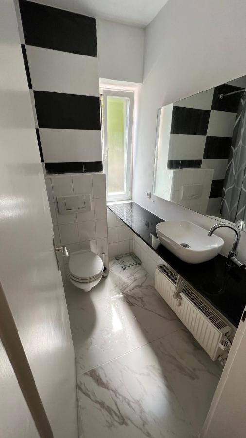 Cozy And Modern 1 Bedroom 3 Room Apartment Wiesbaden Esterno foto